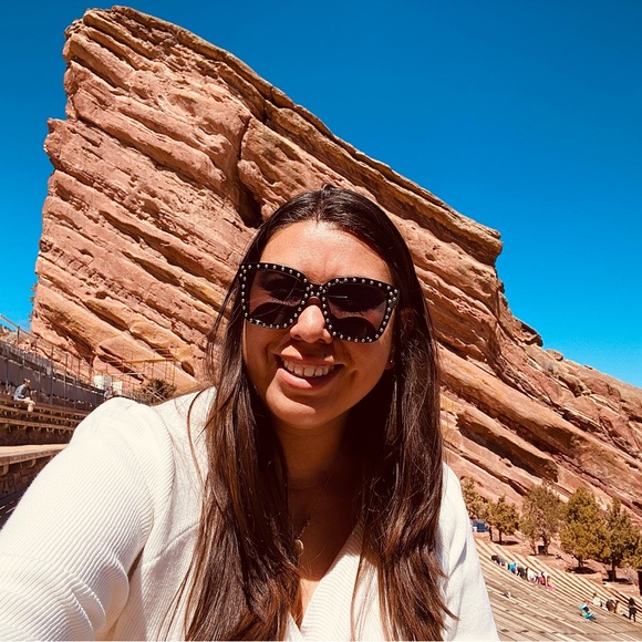 Meet your Posher - Picture 9 of 10